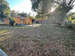 1605 NW 127th St in North Miami, FL - Building Photo - Building Photo