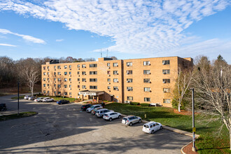 Union Towers II in Weymouth, MA - Foto de edificio - Building Photo