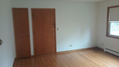 8902 N Wisner St in Niles, IL - Building Photo - Building Photo