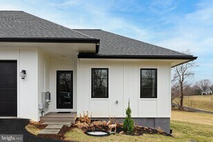 23443 Dover Rd in Middleburg, VA - Building Photo