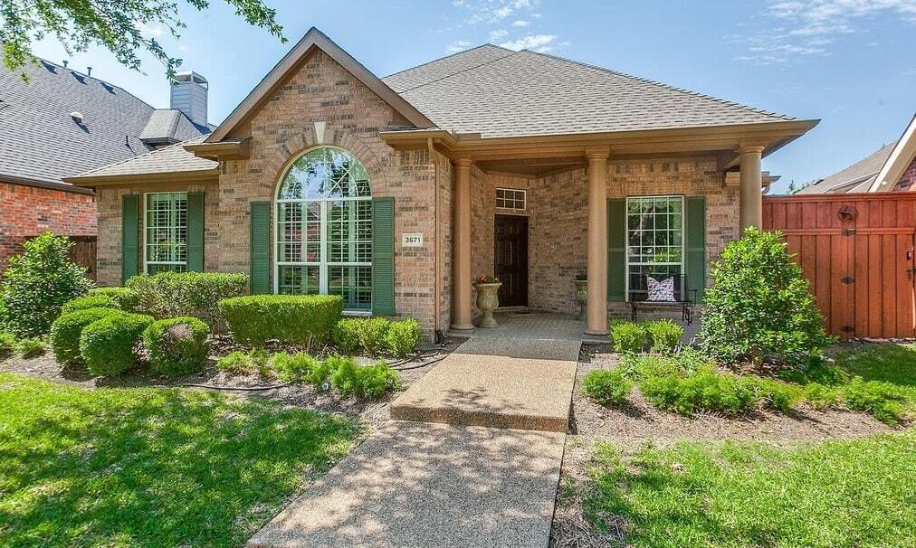 3671 Navarro Way in Frisco, TX - Foto de edificio