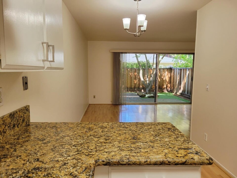 3148 Middlefield Rd in Palo Alto, CA - Building Photo