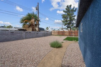 1324 Francis Ave in Las Vegas, NV - Building Photo - Building Photo