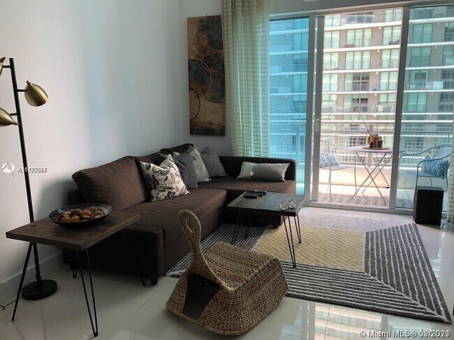 60 SW 13th St, Unit 2207 in Miami, FL - Building Photo - Building Photo