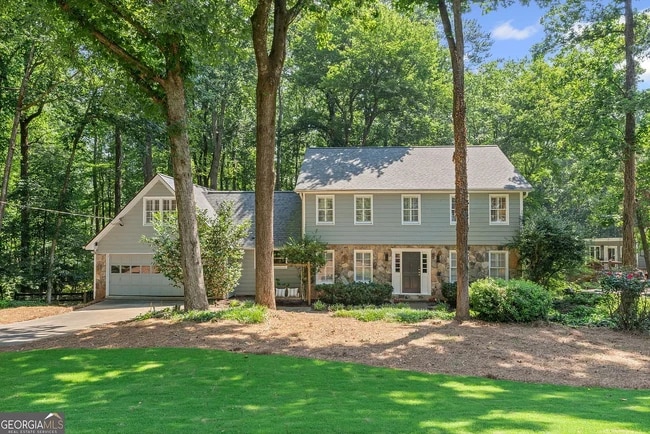 property at 220 Hollyridge Dr