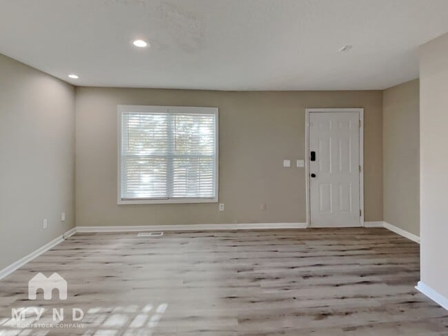 107 Huntington Ct in Dallas, GA - Foto de edificio - Building Photo