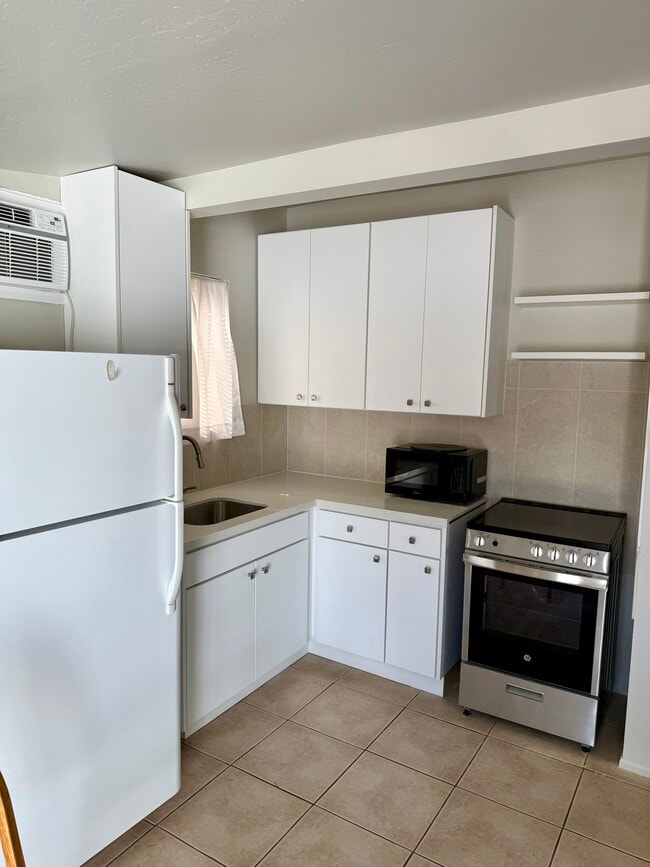 8149 E Columbus Ave, Unit Efficiency Apartment