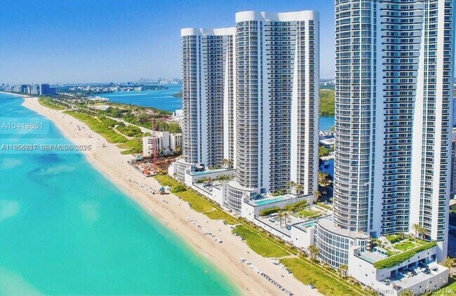 15811 Collins Ave in North Miami Beach, FL - Building Photo - Building Photo