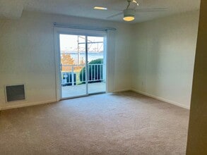 4100 Post Rd, Unit 3 in Warwick, RI - Building Photo - Building Photo