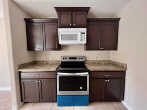 408 Shiloh Dr-Unit -105 in Laredo, TX - Foto de edificio - Building Photo