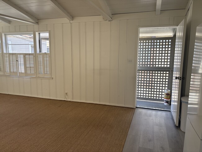 117 Apolena Ave, Unit Apartment in Newport Beach, CA - Building Photo - Building Photo