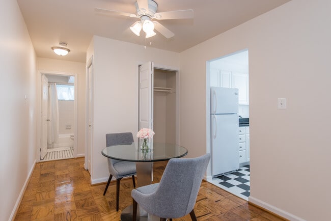 Mason Avenue Apartments in Alexandria, VA - Foto de edificio - Building Photo