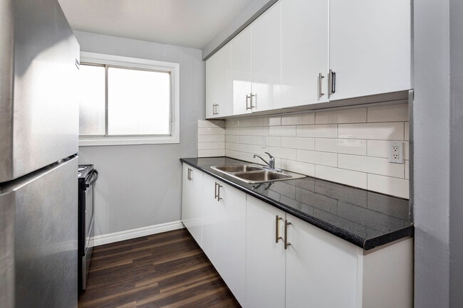 21 Holborn Drive in Kitchener, ON - Building Photo - Building Photo