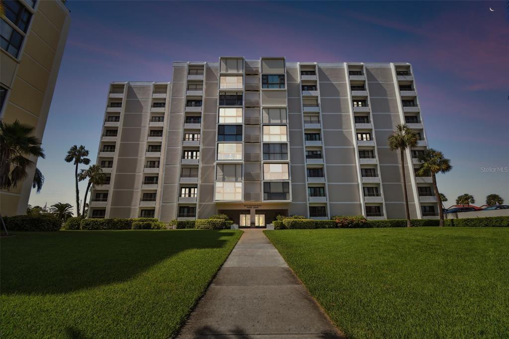 851 Bayway Blvd in Clearwater, FL - Building Photo