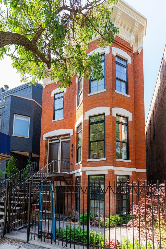 property at 509 W Armitage Ave