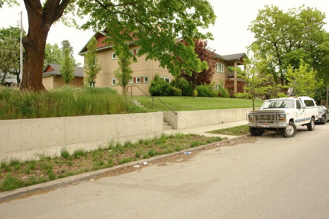 217 E Garden Ave in Coeur d'Alene, ID - Foto de edificio - Building Photo