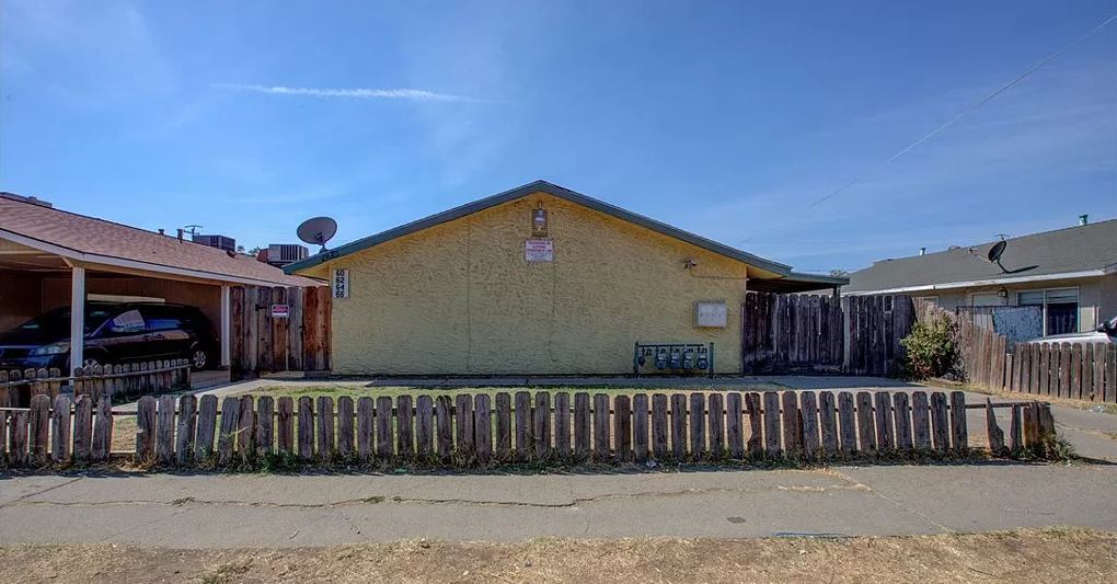 60 E 12th St in Merced, CA - Building Photo