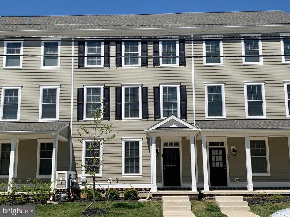 971 Lorewood Grove Rd in Middletown, DE - Building Photo