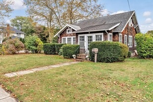 489 Elton St in Riverhead, NY - Building Photo