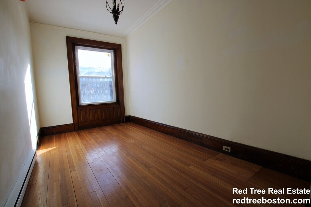 1736 Beacon St in Brookline, MA - Foto de edificio
