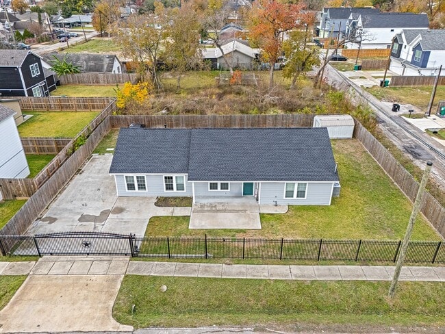4611 Idaho St in Houston, TX - Foto de edificio - Building Photo