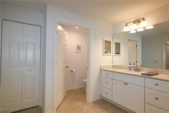 12035 Hawthorn Lake Dr in Ft. Myers, FL - Building Photo - Building Photo