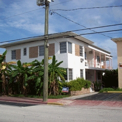 8025 Crespi Blvd in Miami Beach, FL - Foto de edificio