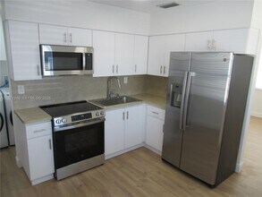 3666 SW 25th Ter in Miami, FL - Foto de edificio - Building Photo