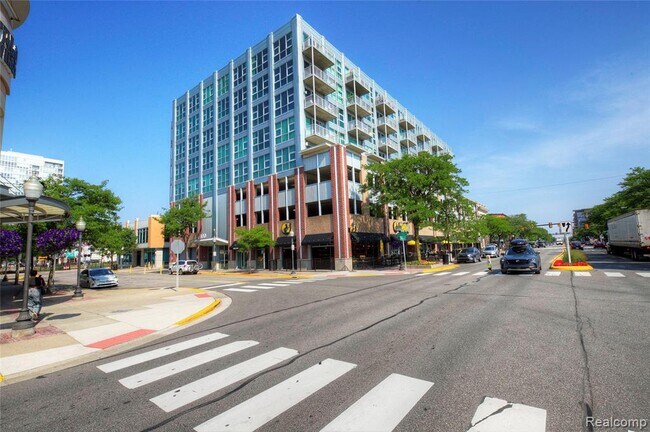 100 W Fifth St in Royal Oak, MI - Building Photo - Building Photo