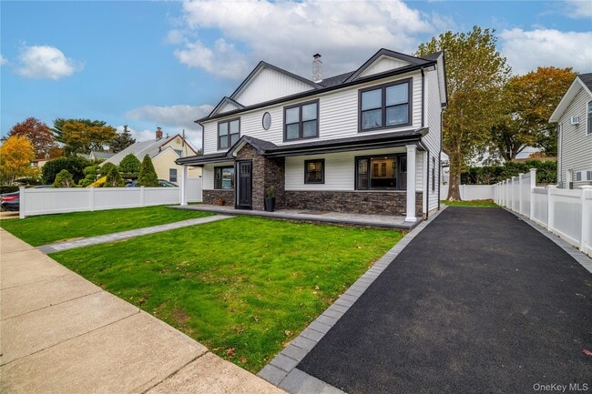 38 Heather Ln in Levittown, NY - Building Photo - Building Photo