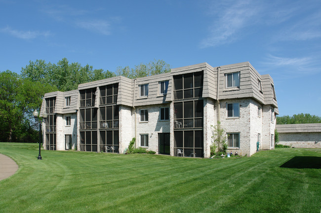 Twin Lake North in Minneapolis, MN - Building Photo - Building Photo