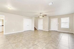 902 Twine St in Granbury, TX - Building Photo