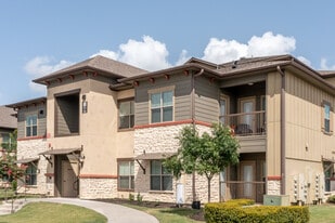 The Oaks at Baywood in Pasadena, TX - Building Photo