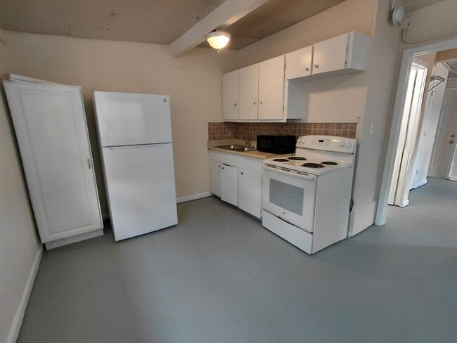 2170-2172 Davis Court, Unit 2170 Davis Court