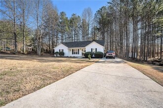 192 Conifer Ln in Rockmart, GA - Foto de edificio - Building Photo