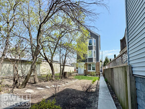 1747 N Spaulding Ave, Unit 3 in Chicago, IL - Building Photo - Building Photo