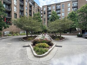 200 Manufacturers Rd, Unit #630 in Chattanooga, TN - Foto de edificio - Building Photo