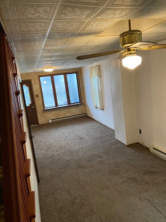 334 E 5th St in Mount Carmel, PA - Foto de edificio