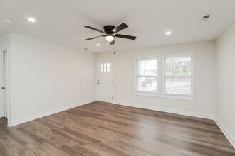 36 Oak St in China Grove, NC - Building Photo - Building Photo