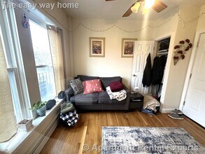 1056 Cambridge St in Cambridge, MA - Foto de edificio - Building Photo