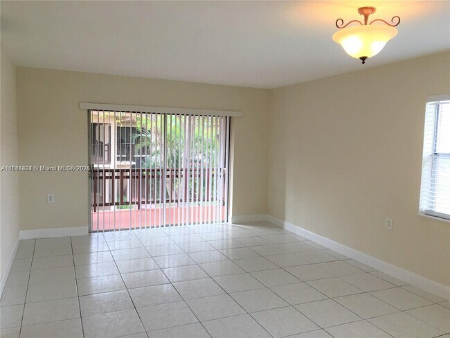 11207 SW 88th St in Miami, FL - Building Photo - Building Photo