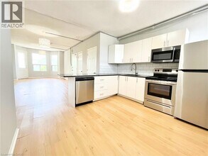 121 Park St S in Hamilton, ON - Building Photo - Building Photo