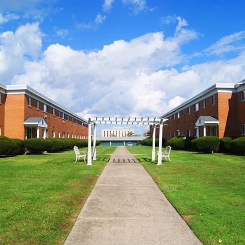 Emerald Village Apartments in Willoughby, OH - Foto de edificio