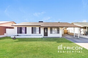 7475 W Beryl Ave in Peoria, AZ - Building Photo