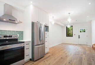 95 Leslie St in Toronto, ON - Building Photo - Building Photo