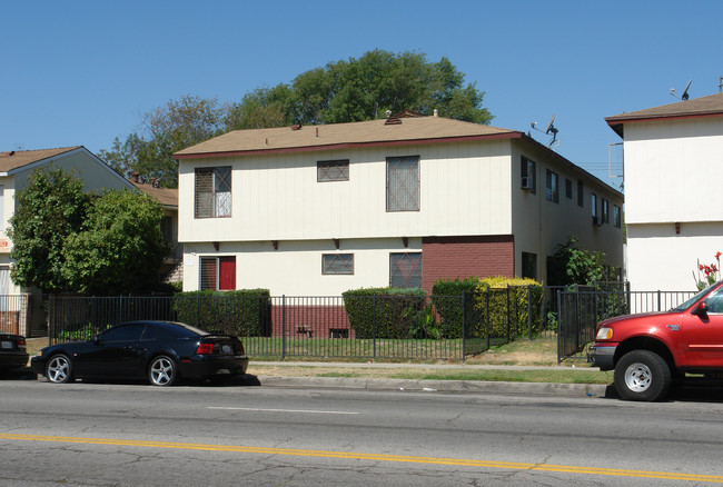 7117 Whitsett Ave in North Hollywood, CA - Building Photo - Building Photo