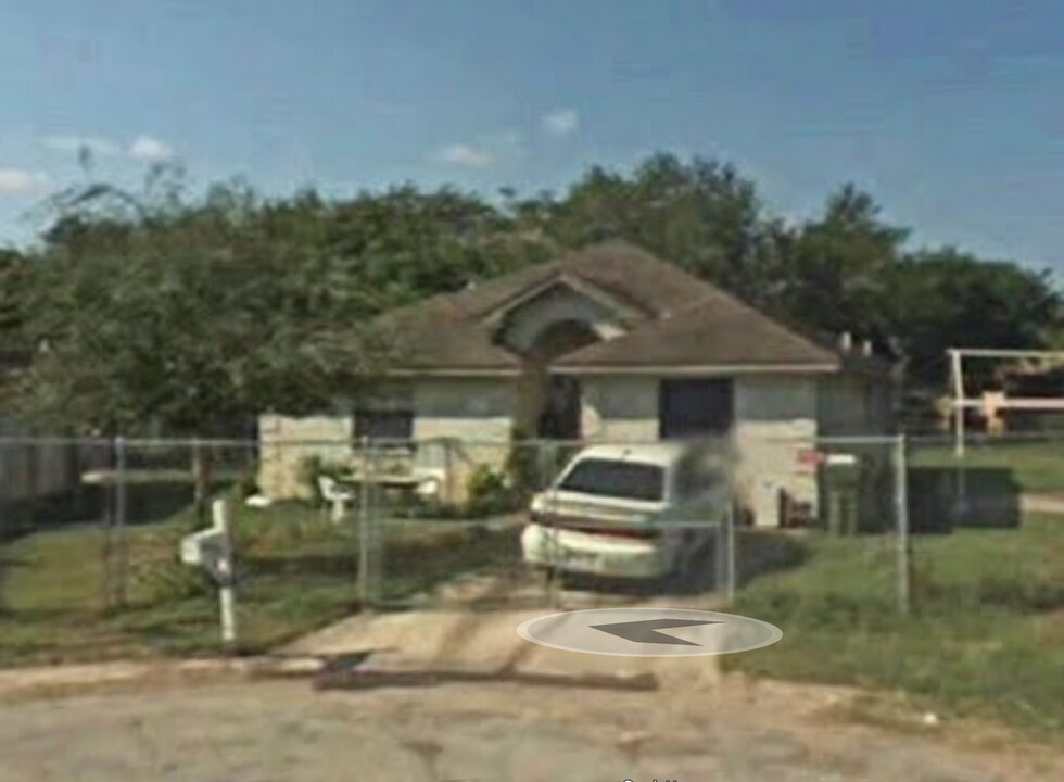 25 Camino Bronce in Brownsville, TX - Building Photo