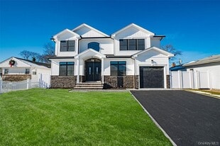 1012 Olympia Rd in North Bellmore, NY - Building Photo