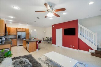 4025 Cascada Cir in Hollywood, FL - Building Photo - Building Photo