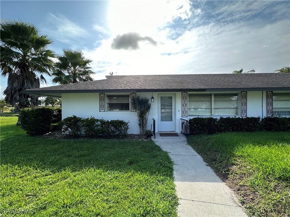 2250-2252 Violet Dr in Ft. Myers, FL - Building Photo